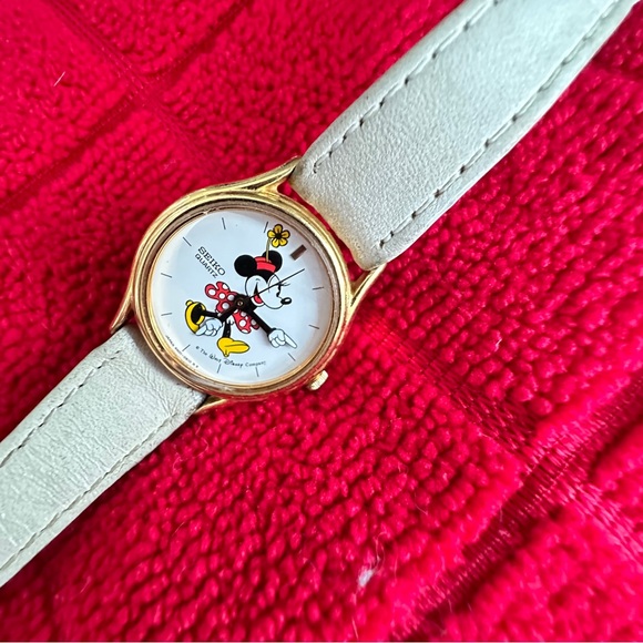 Vintage Seiko Miney Mouse Watch. Highly collectible. No longer made - Picture 3 of 5